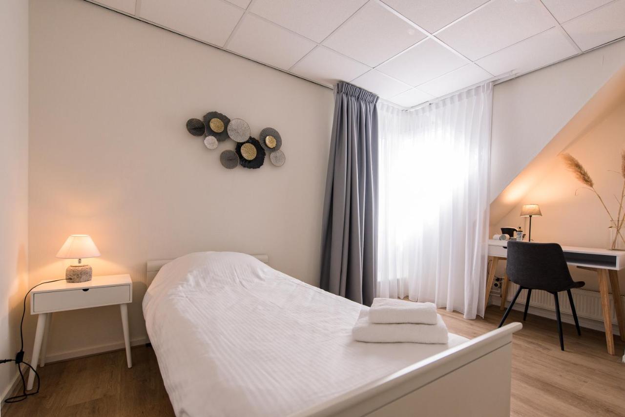 Hotel-Restaurant De Walvisvaarder Hollum  Bagian luar foto